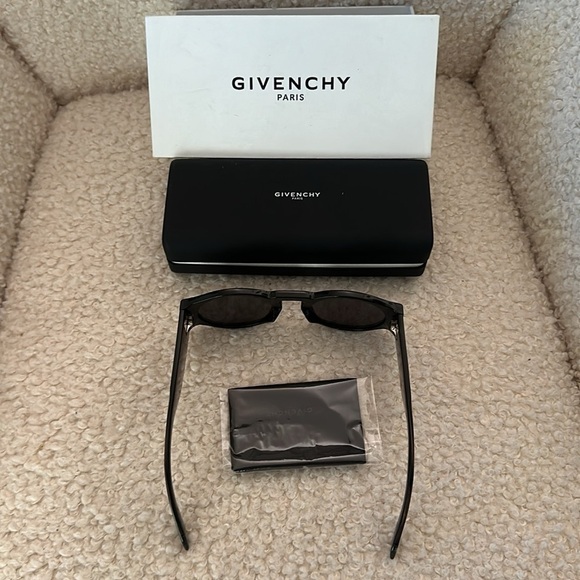 Givenchy Round Frame Black Sunglasses - Picture 3 of 14